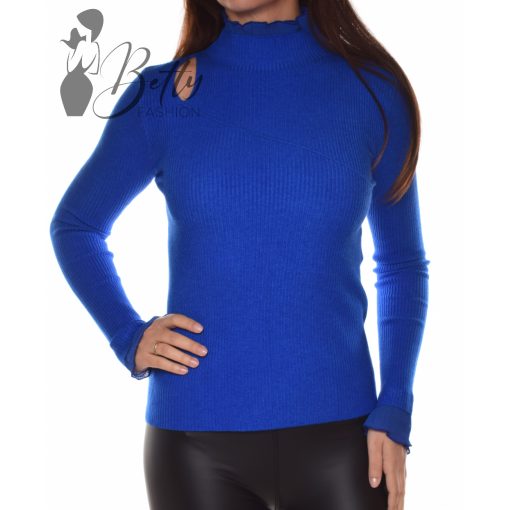 White Top with Jewelry Embellishment S/M