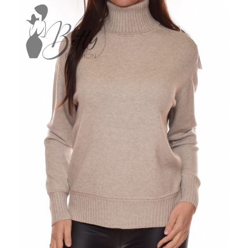 White Top with Jewelry Embellishment S/M