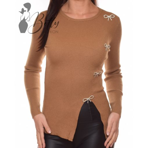 White Top with Jewelry Embellishment S/M