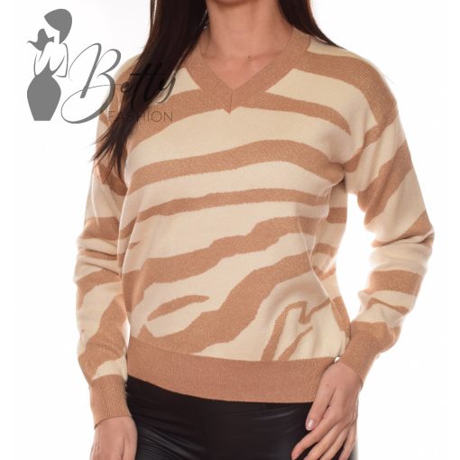 White Top with Jewelry Embellishment S/M