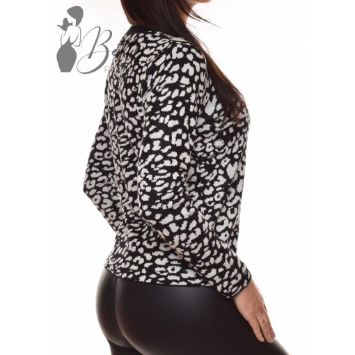 White Top with Jewelry Embellishment S/M