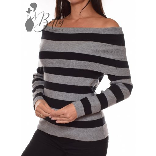 White Top with Jewelry Embellishment S/M