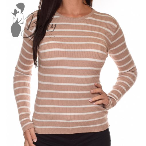 White Top with Jewelry Embellishment S/M