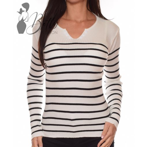 White Top with Jewelry Embellishment S/M