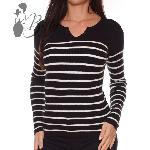 White Top with Jewelry Embellishment S/M