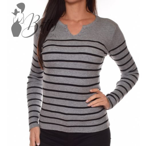 White Top with Jewelry Embellishment S/M