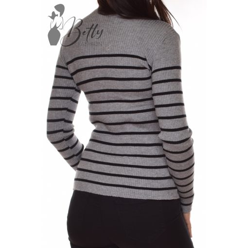 White Top with Jewelry Embellishment S/M