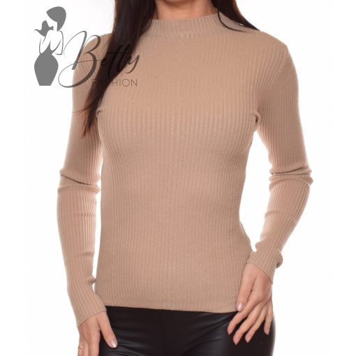 White Top with Jewelry Embellishment S/M