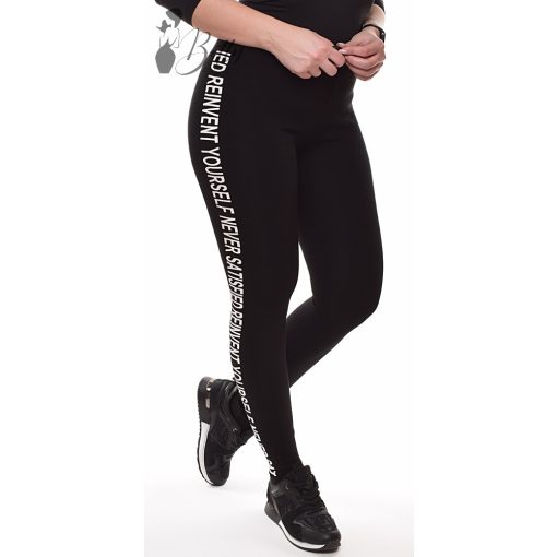 Fekete színű, oldalán feliratos leggings S/M