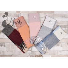 Színes kockás, rojtos végű sál