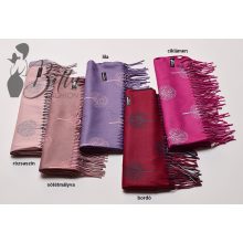 Mintás, rojtos végű sál